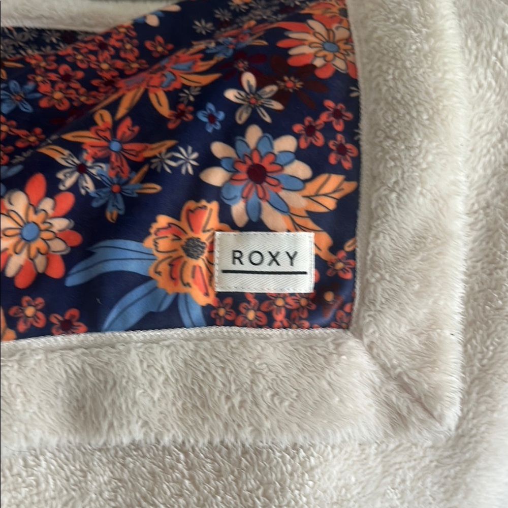 Super soft Roxy Navy Floral Blanket with Soft Cream Edge